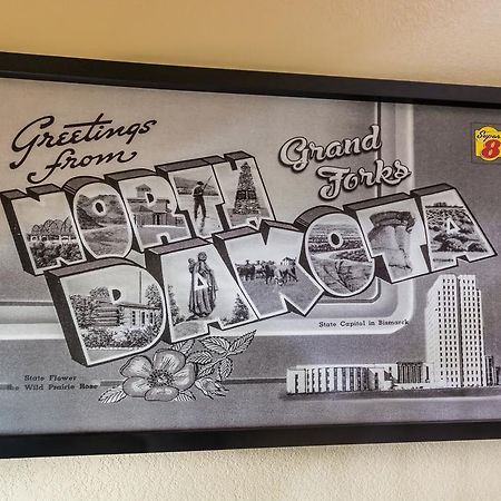 Super 8 By Wyndham Grand Forks Hotel Bagian luar foto