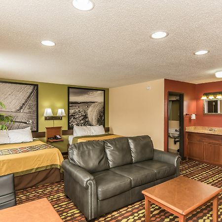Super 8 By Wyndham Grand Forks Hotel Bagian luar foto