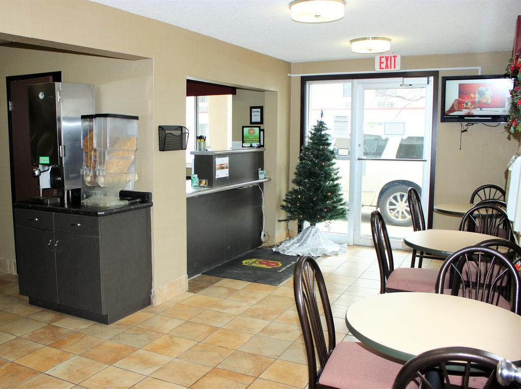 Super 8 By Wyndham Grand Forks Hotel Bagian luar foto