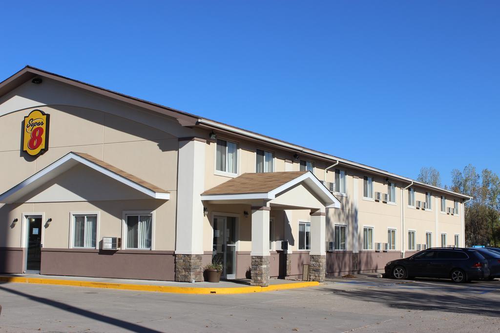 Super 8 By Wyndham Grand Forks Hotel Bagian luar foto