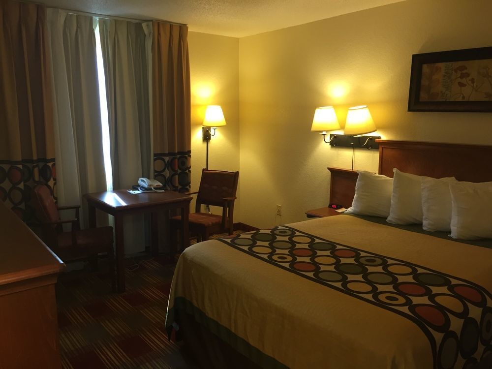 Super 8 By Wyndham Grand Forks Hotel Bagian luar foto