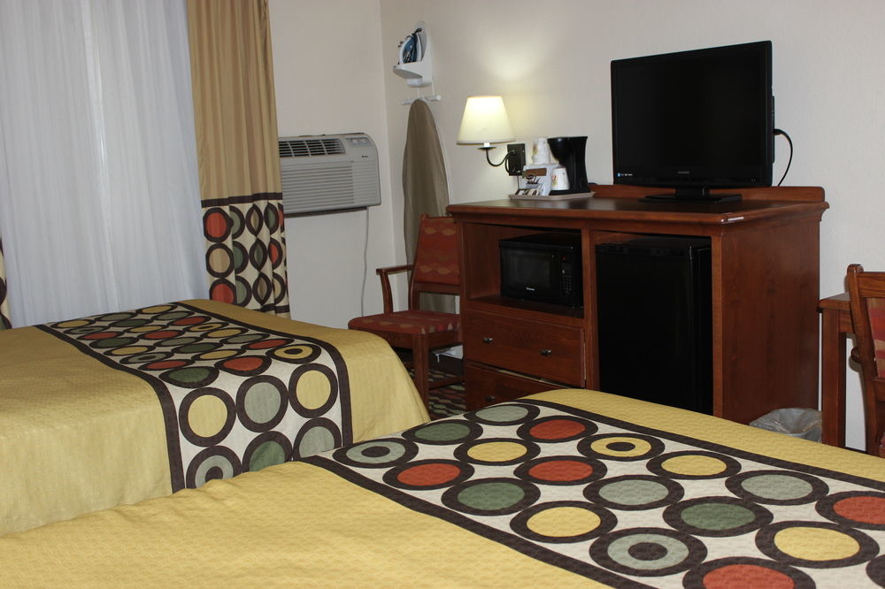 Super 8 By Wyndham Grand Forks Hotel Bagian luar foto