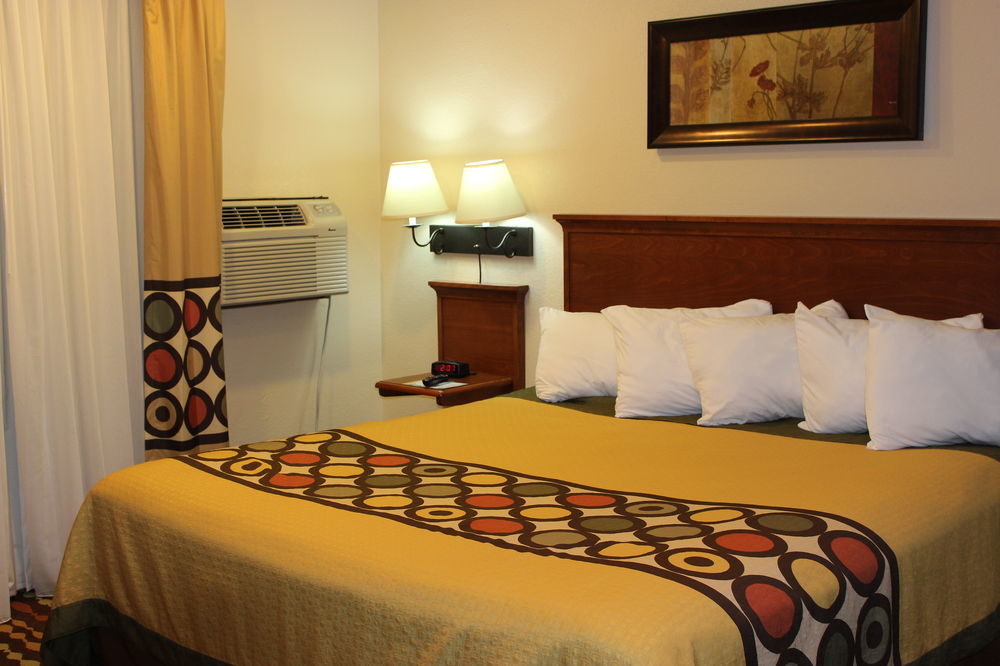 Super 8 By Wyndham Grand Forks Hotel Bagian luar foto