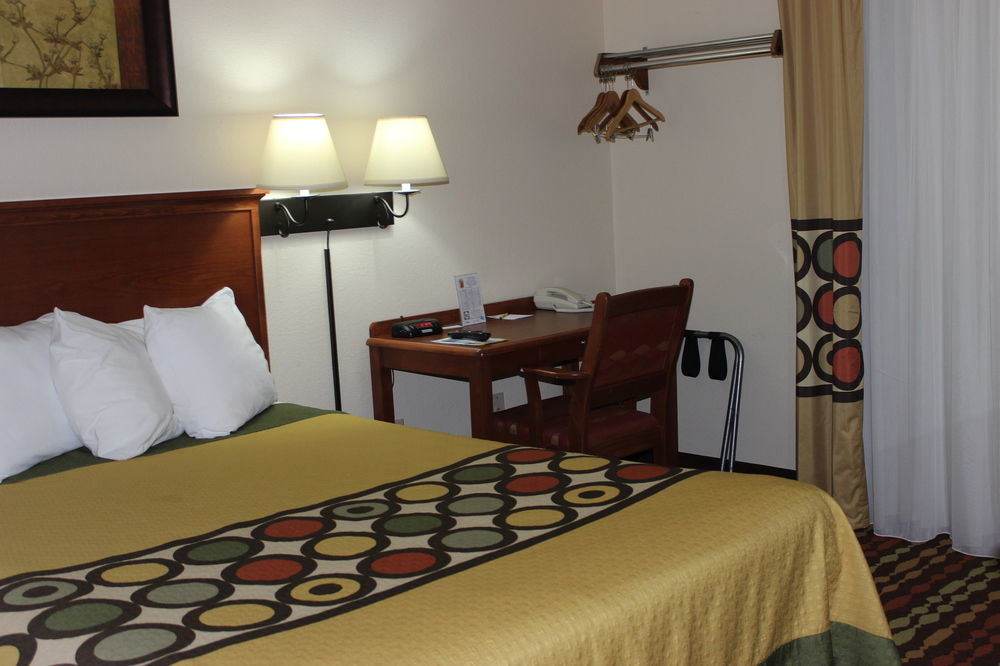 Super 8 By Wyndham Grand Forks Hotel Bagian luar foto