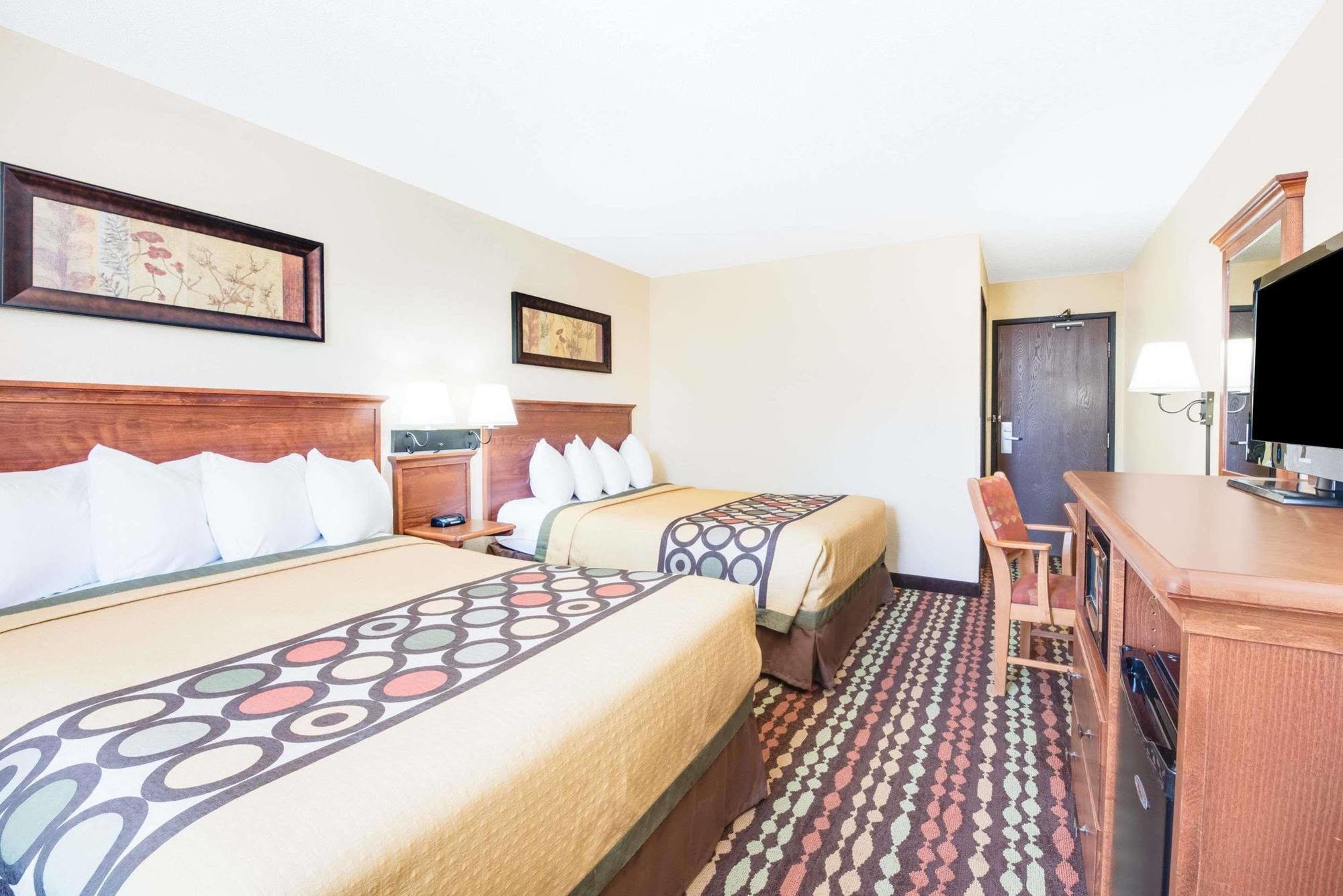 Super 8 By Wyndham Grand Forks Hotel Bagian luar foto