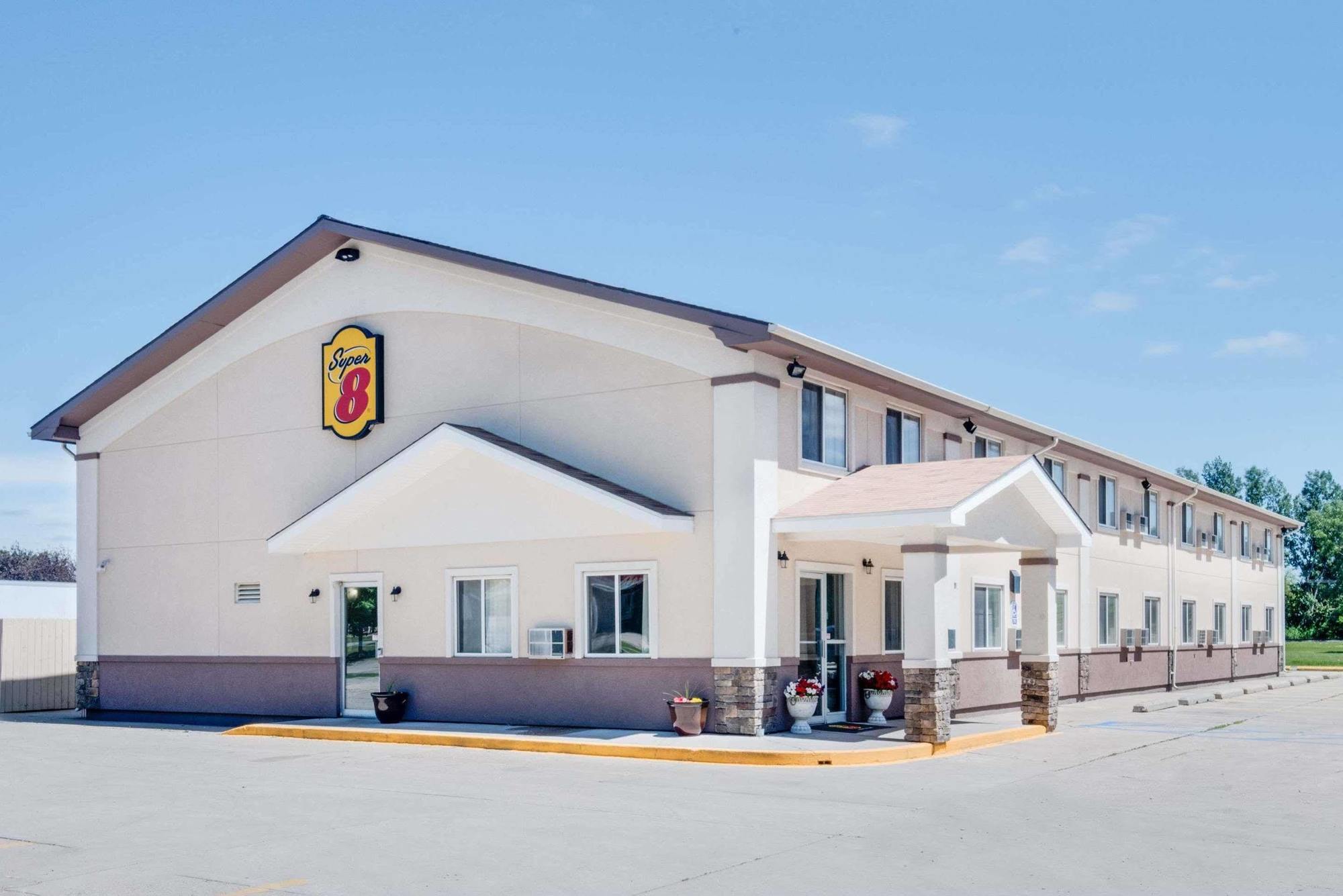 Super 8 By Wyndham Grand Forks Hotel Bagian luar foto